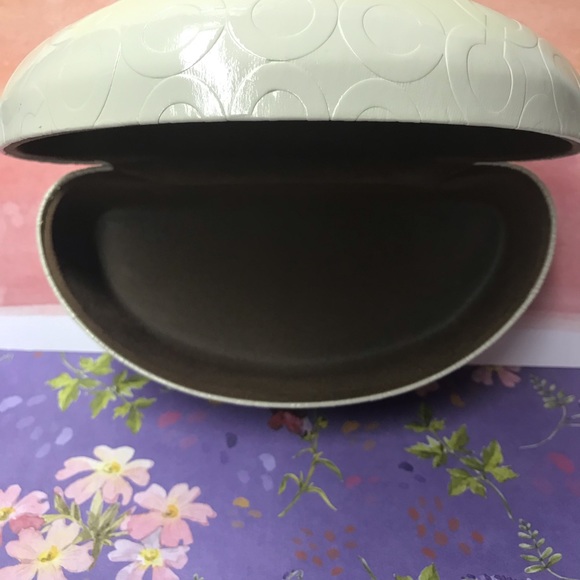 Coach Sunglasses Ivory Clamshell Case - Picture 6 of 9